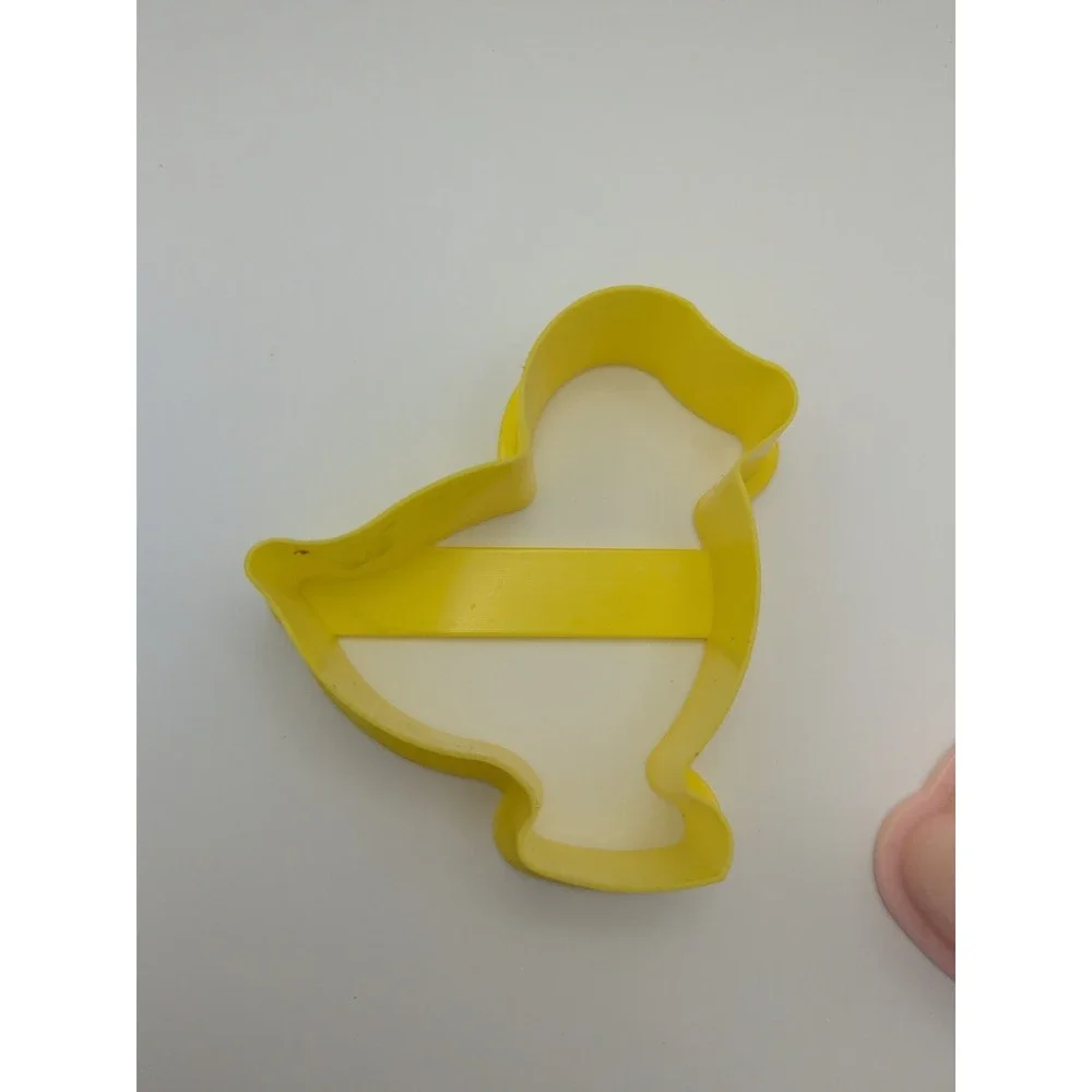 Vtg Fox Run‎ Easter Cookie Cutters Pink Bunny Yellow Chick Plastic Baking Tools